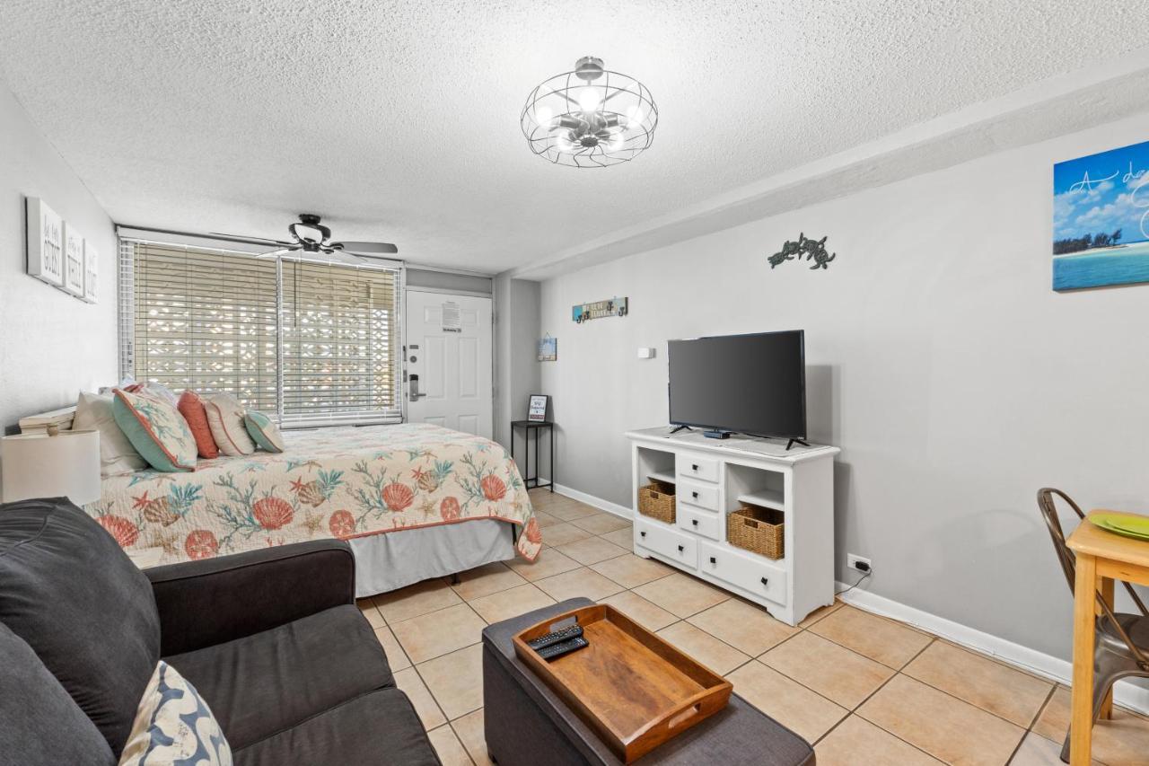 Holiday home Fontainebleau Terrace #400 By Book That *