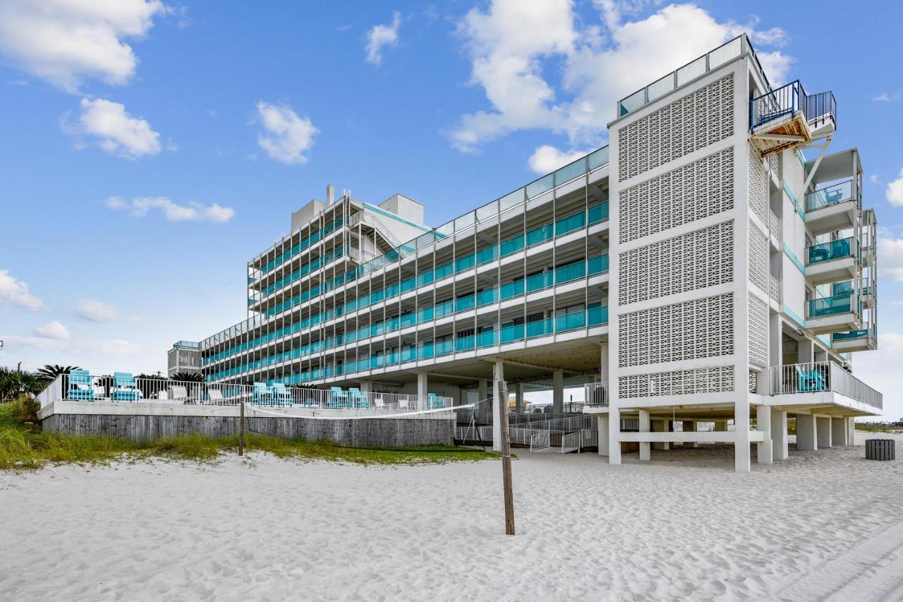 Fontainebleau Terrace #400 By Book That