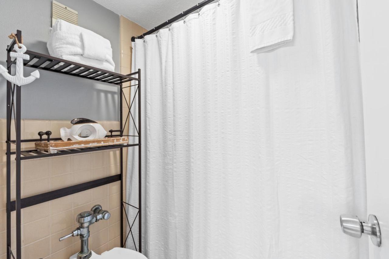 Holiday home Fontainebleau Terrace #400 By Book That *