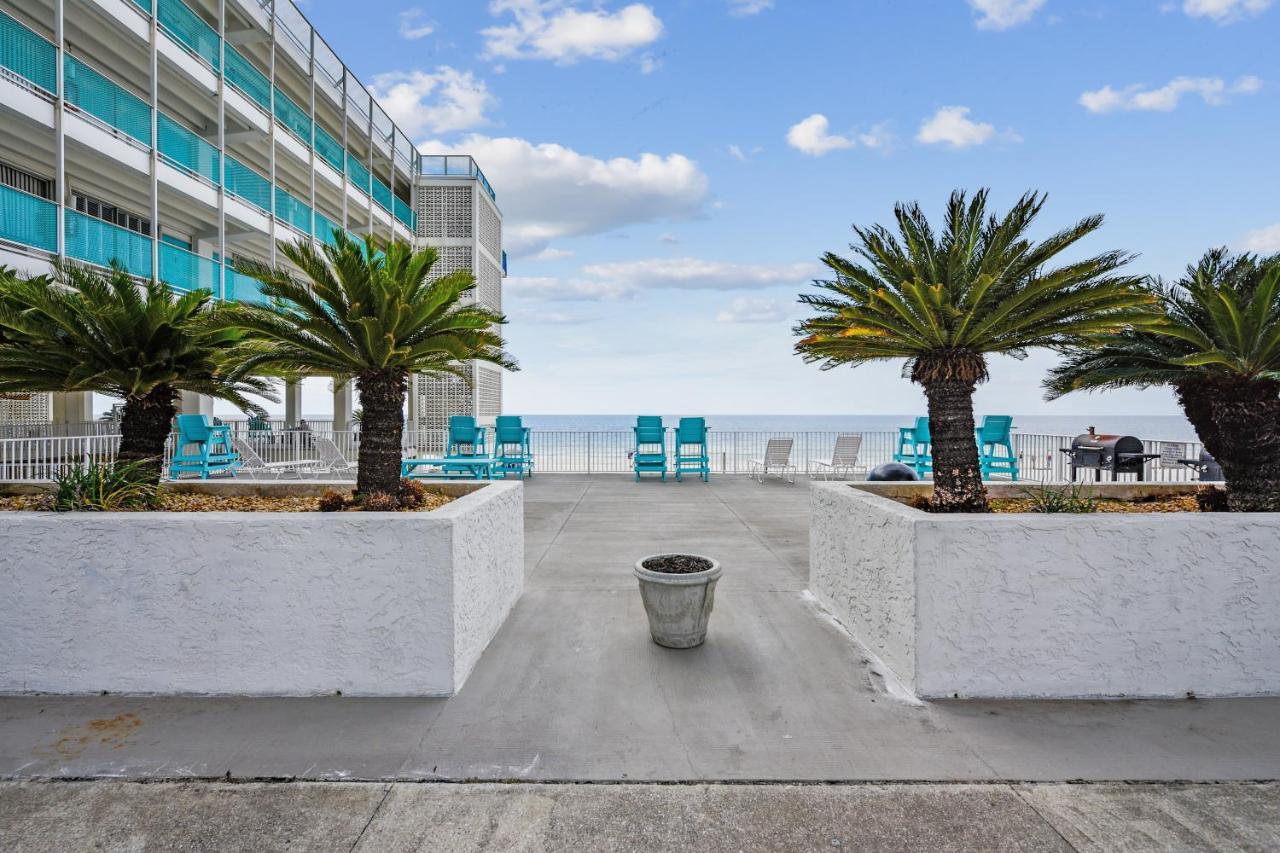 Fontainebleau Terrace #400 By Book That Holiday home