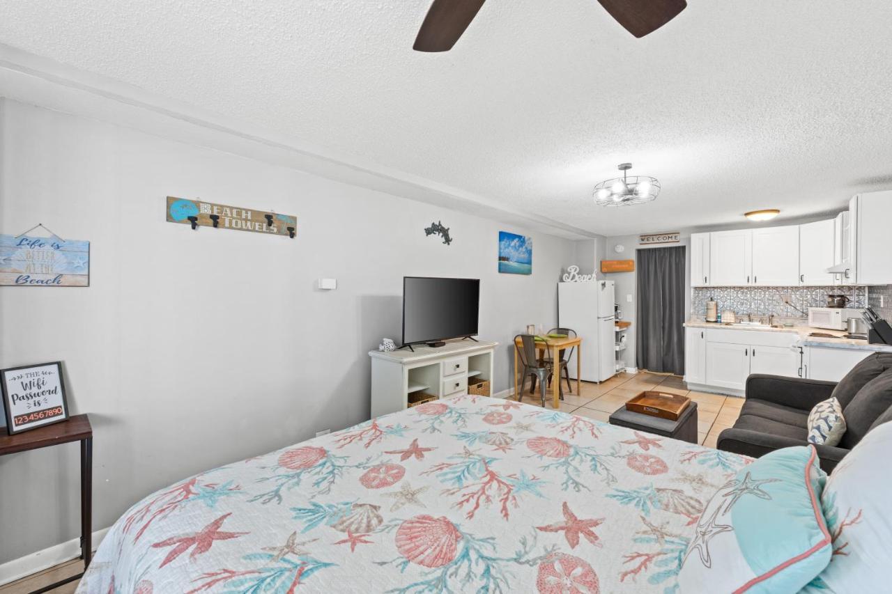 Holiday home Fontainebleau Terrace #400 By Book That